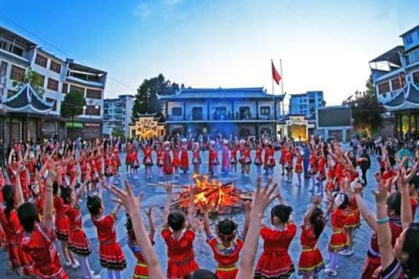 土家风情盛宴：揭秘神秘摆手舞背后的千年传承