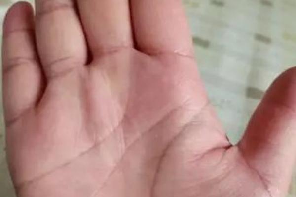 海浪中的手相奥秘：揭秘漂流过海的手纹秘密